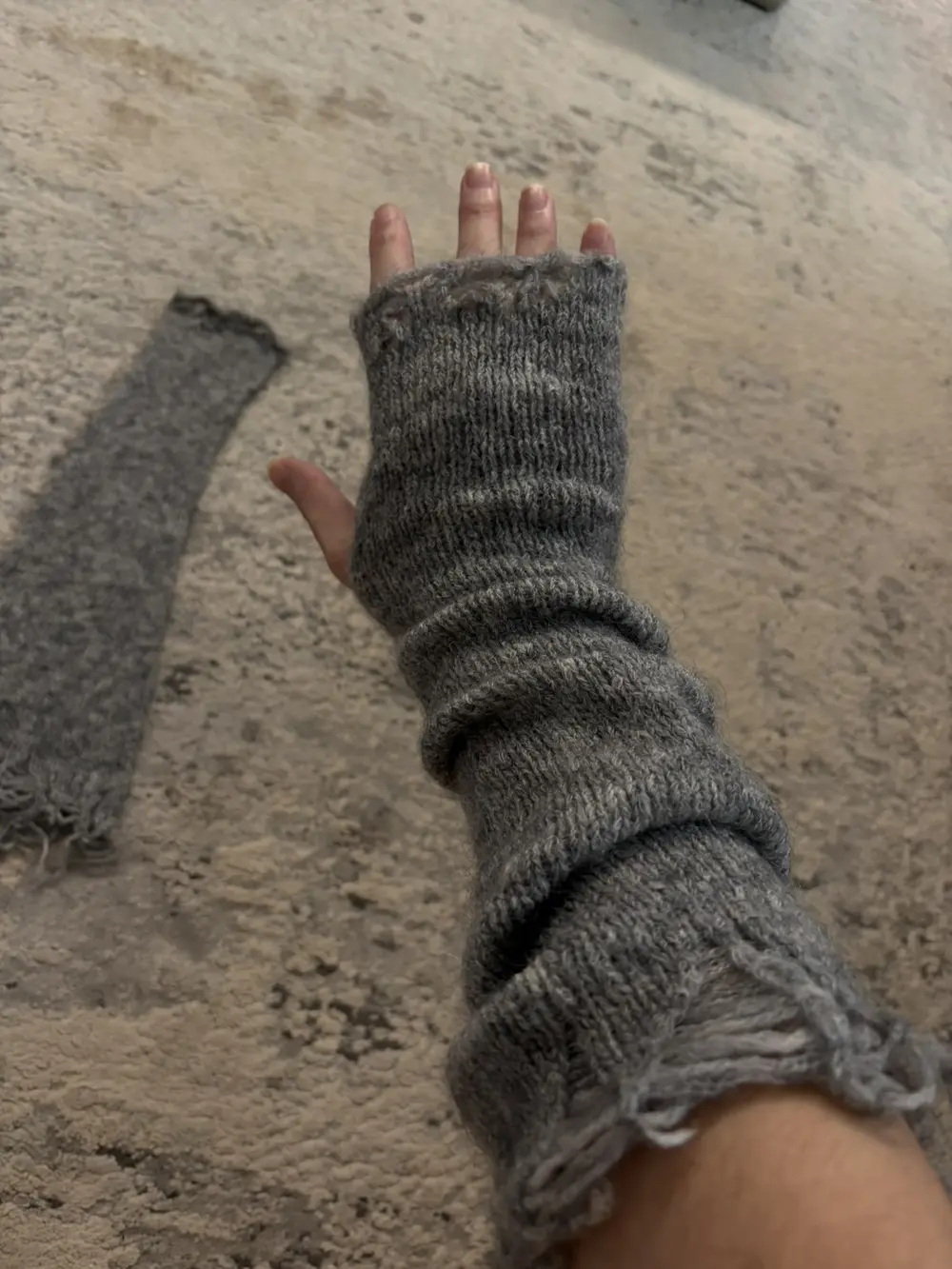 FW09 "A Closed Feeling" Knit Distressed Arm Warmers (2) - Image 4