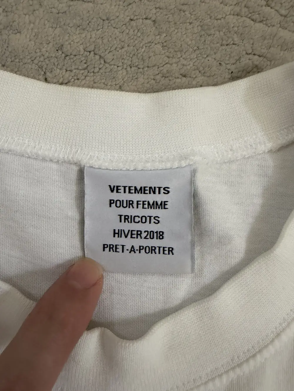 Vetements - AW17 Staff Back Logo T Shirt White 20x28 - Image 4